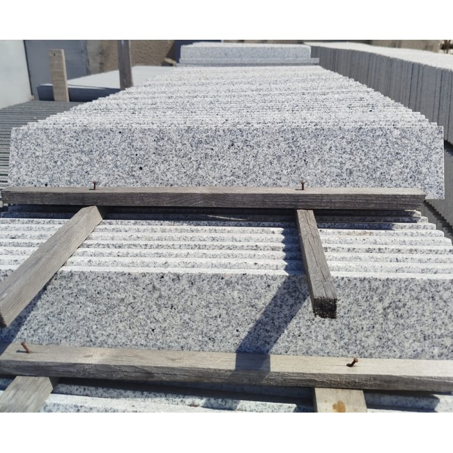 Облицовочная плитка гранит, светло-серый, полированный, 600x100x20 мм. Облицовочная плитка гранит, светло-серый, полированный, 600x100x20 мм.