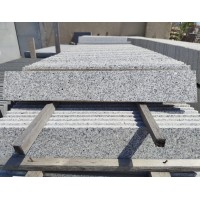 Облицовочная плитка гранит, светло-серый, полированный, 600x100x20 мм.