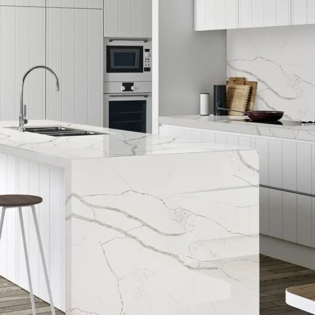 Кварцевый камень Calacatta Dauphine 7400 - белый кварц